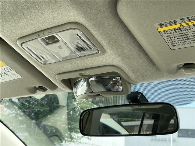 Toyota ISIS 2017 8117914-5