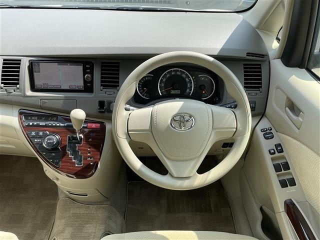 Toyota ISIS 2017 8117914-7