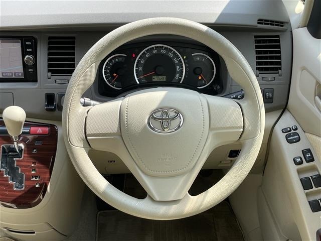Toyota ISIS 2017 8117914-8