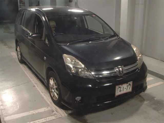 Toyota ISIS 2013 8117924-0