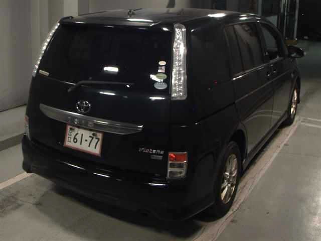 Toyota ISIS 2013 8117924-5