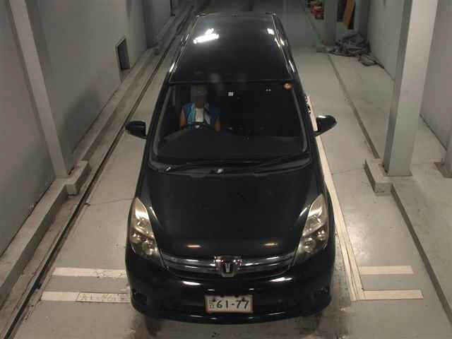 Toyota ISIS 2013 8117924-6