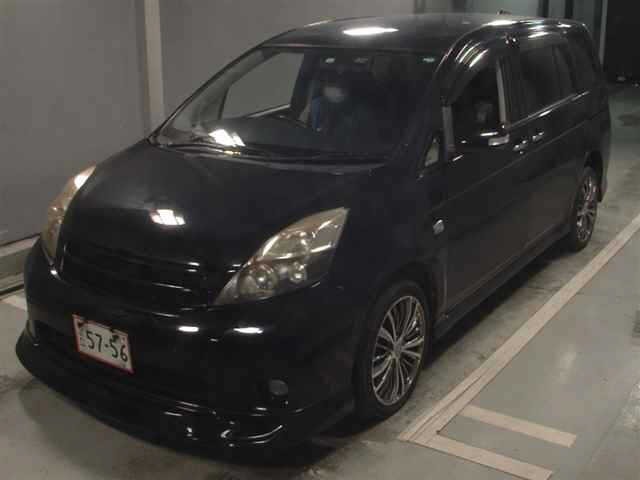 Toyota ISIS 2013 8117925-4