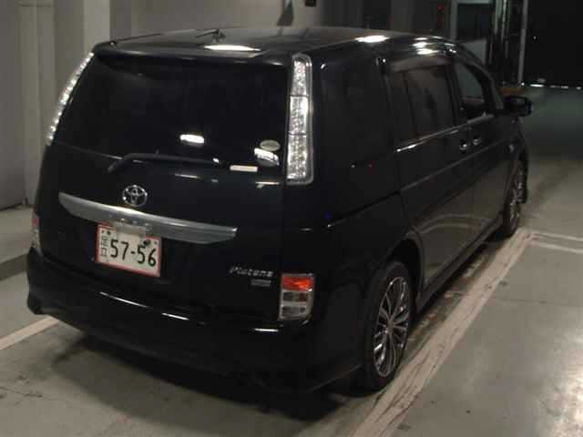 Toyota ISIS 2013 8117925-5