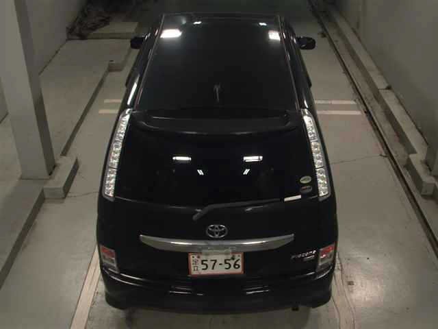 Toyota ISIS 2013 8117925-7