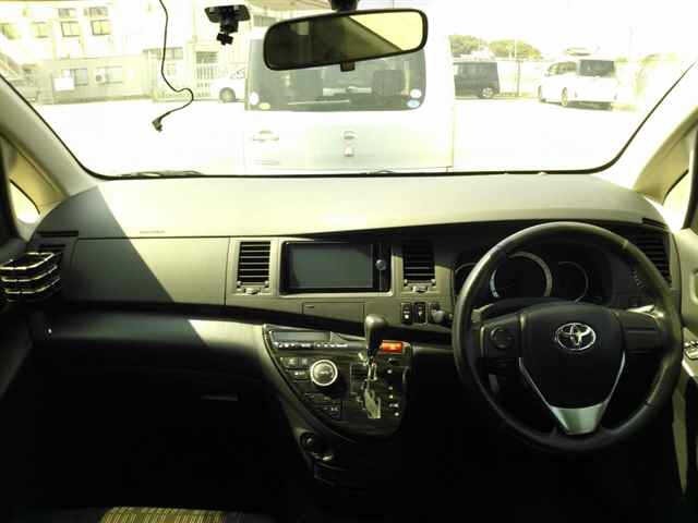 Toyota ISIS 2013 8117925-8