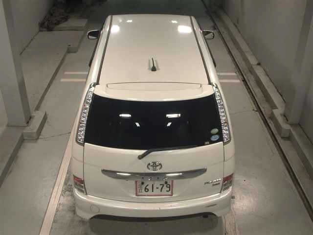 Toyota ISIS 2013 8117927-7