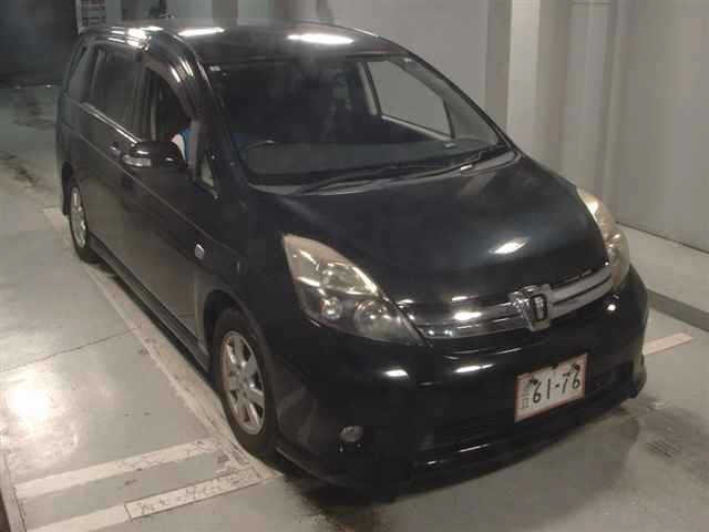Toyota ISIS 2013 8117932-0