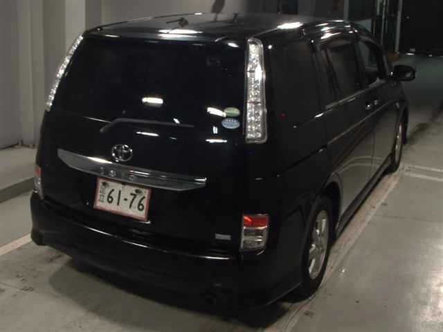 Toyota ISIS 2013 8117932-5