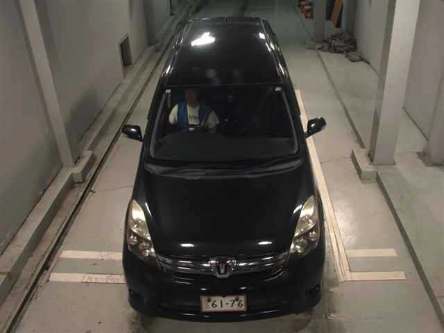 Toyota ISIS 2013 8117932-6