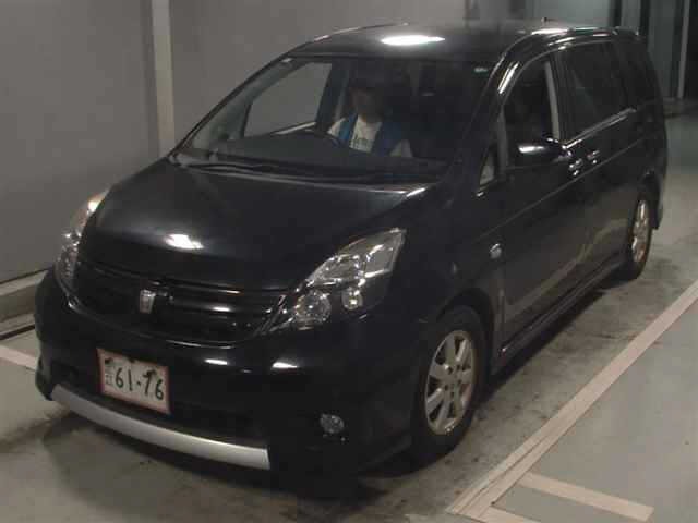 Toyota ISIS 2015 8117934-4
