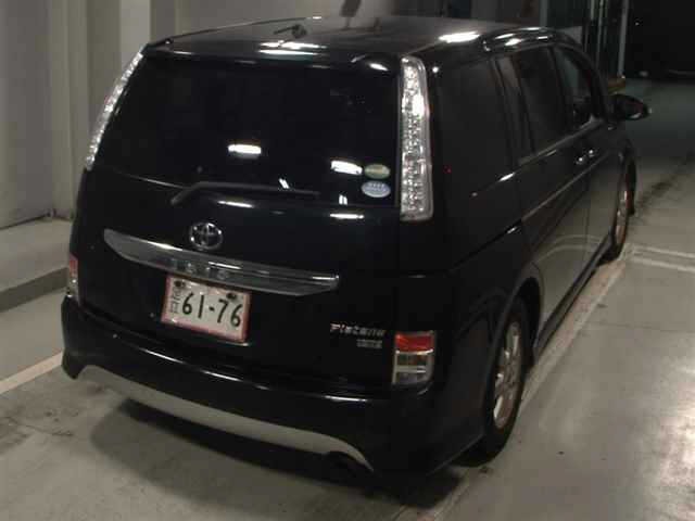 Toyota ISIS 2015 8117934-5
