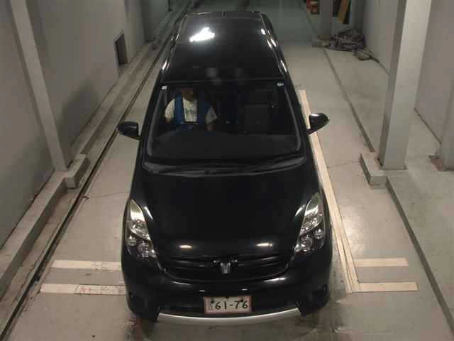 Toyota ISIS 2015 8117934-6