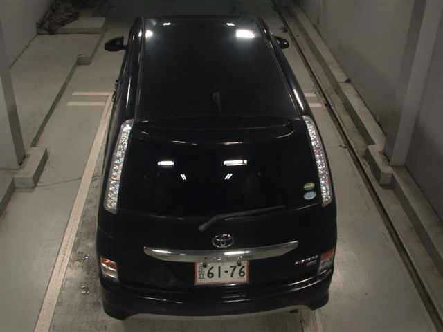 Toyota ISIS 2015 8117934-7
