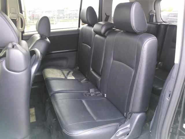 Toyota ISIS 2015 8117934-9