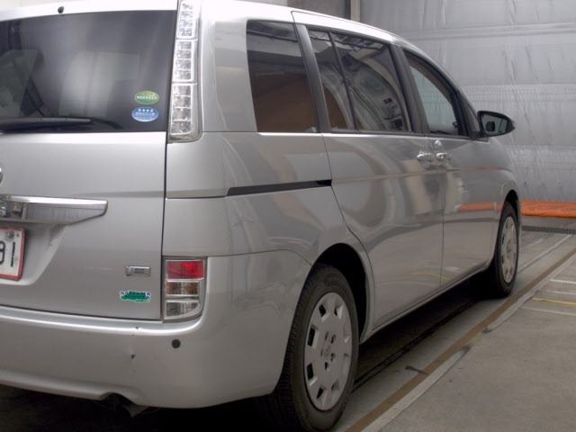 Toyota ISIS 2015 8117935-5