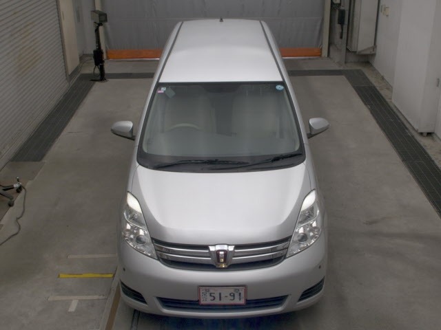 Toyota ISIS 2015 8117935-6