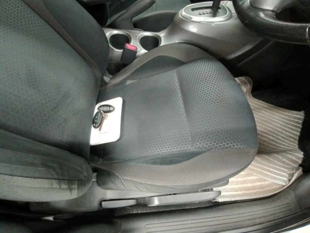 Nissan JUKE 2011 8136653-10