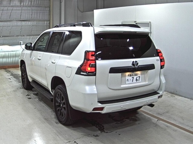 Toyota LAND CRUISER PRADO 2023 8137367-1