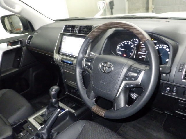 Toyota LAND CRUISER PRADO 2023 8137372-3