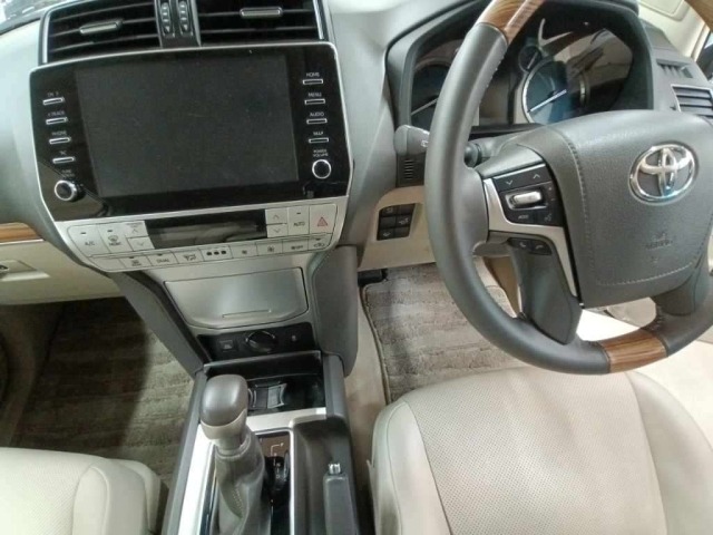 Toyota LAND CRUISER PRADO 2023 8137373-11