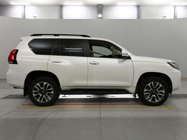 Toyota LAND CRUISER PRADO 2023 8137373-3