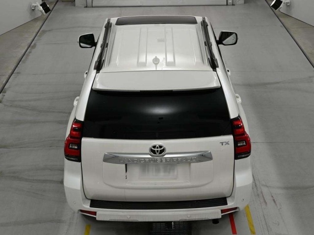 Toyota LAND CRUISER PRADO 2023 8137373-8