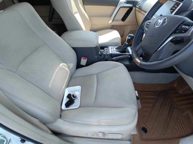 Toyota LAND CRUISER PRADO 2023 8137376-10