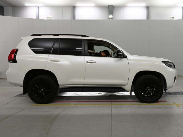 Toyota LAND CRUISER PRADO 2023 8137376-3