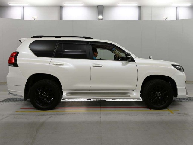 Toyota LAND CRUISER PRADO 2023 8137377-3
