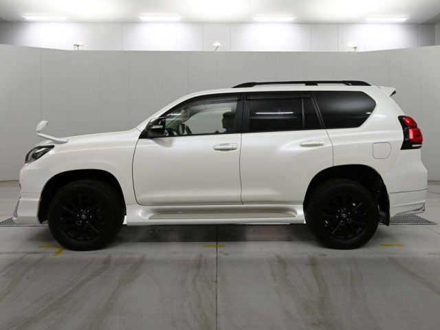 Toyota LAND CRUISER PRADO 2023 8137377-4