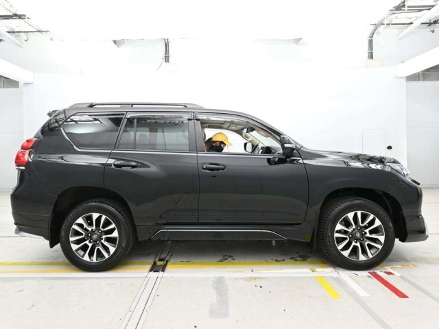 Toyota LAND CRUISER PRADO 2025 8137452-3