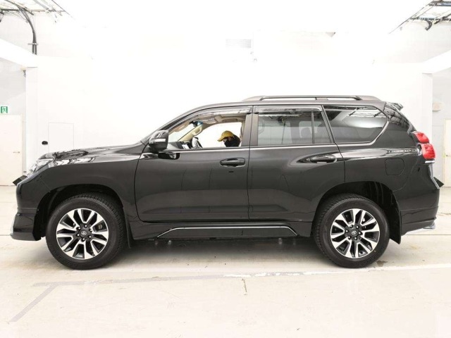 Toyota LAND CRUISER PRADO 2025 8137452-4