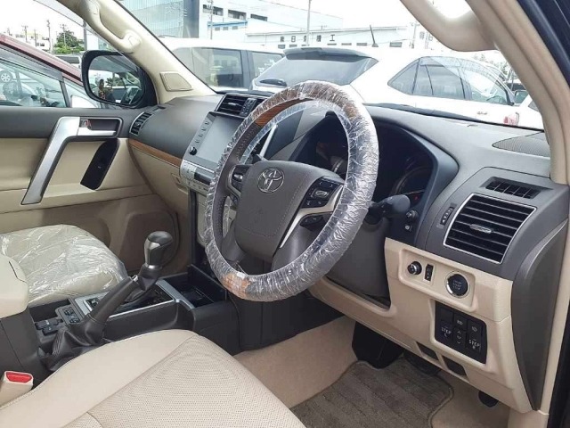 Toyota LAND CRUISER PRADO 2025 8137452-9