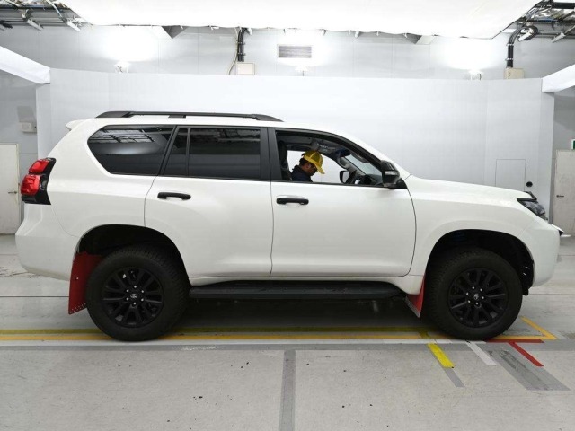 Toyota LAND CRUISER PRADO 2023 8137456-3