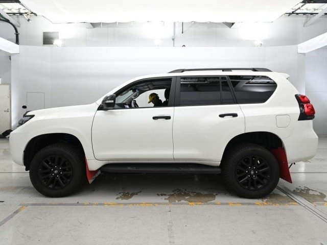 Toyota LAND CRUISER PRADO 2023 8137456-4