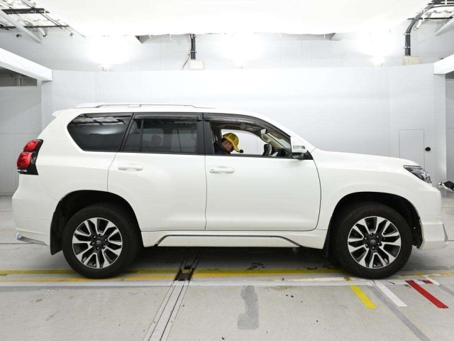Toyota LAND CRUISER PRADO 2022 8137457-3