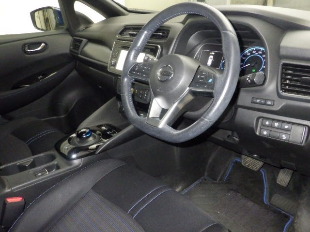 Nissan LEAF 2018 8136257-3