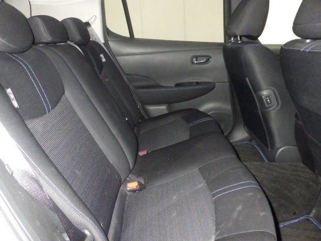 Nissan LEAF 2018 8136257-8