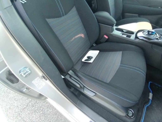 Nissan LEAF 2021 8136305-10