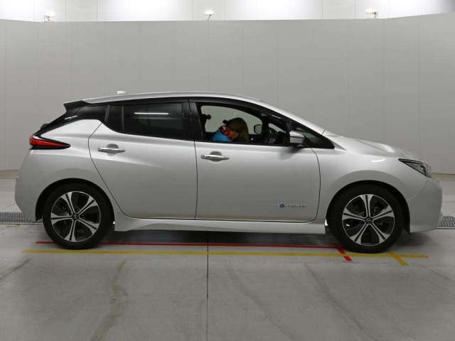Nissan LEAF 2021 8136305-3