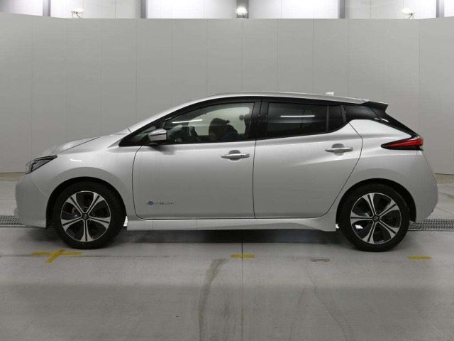 Nissan LEAF 2021 8136305-4