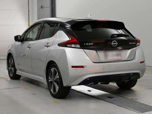 Nissan LEAF 2021 8136305-6