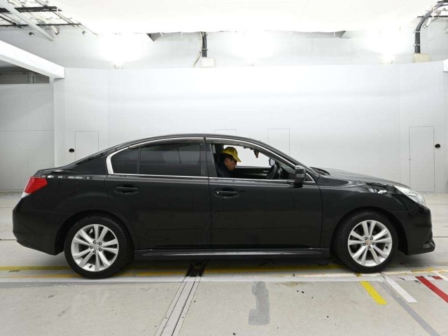 Subaru LEGACY B4 2012 8137984-3