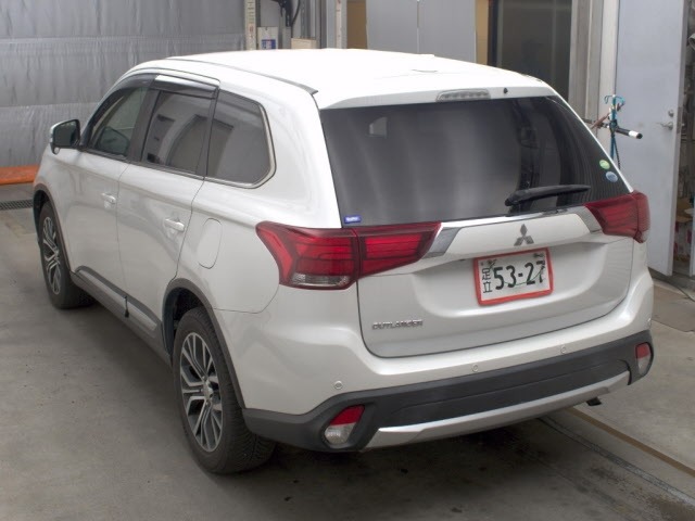 Mitsubishi OUTLANDER 2017 8137163-1