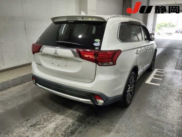 Mitsubishi OUTLANDER 2016 8137167-5