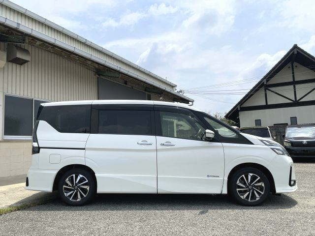 Nissan SERENA 2019 8136074-17