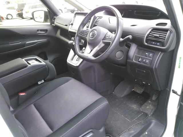 Nissan SERENA 2018 8136125-3