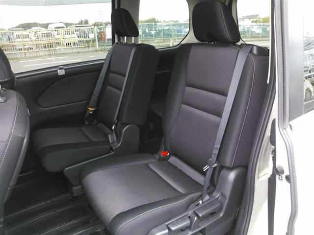 Nissan SERENA 2018 8136125-9