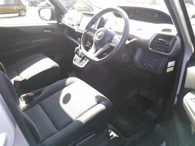 Nissan SERENA 2018 8136129-3